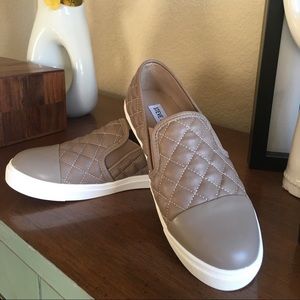 Steve Madden “ Zaander” slip-on sneakers size 6